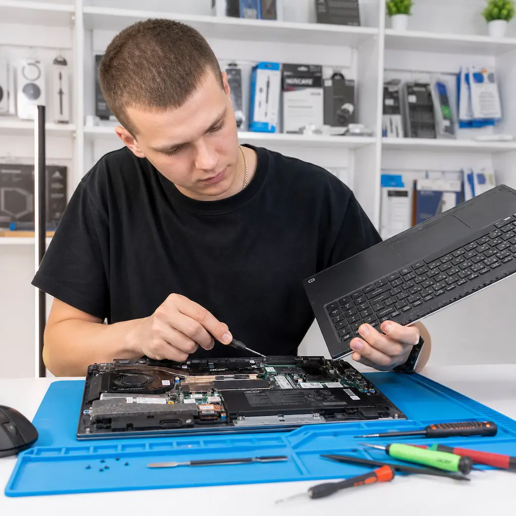 заменить клавиатуру на ноутбуке Acer в Светлом